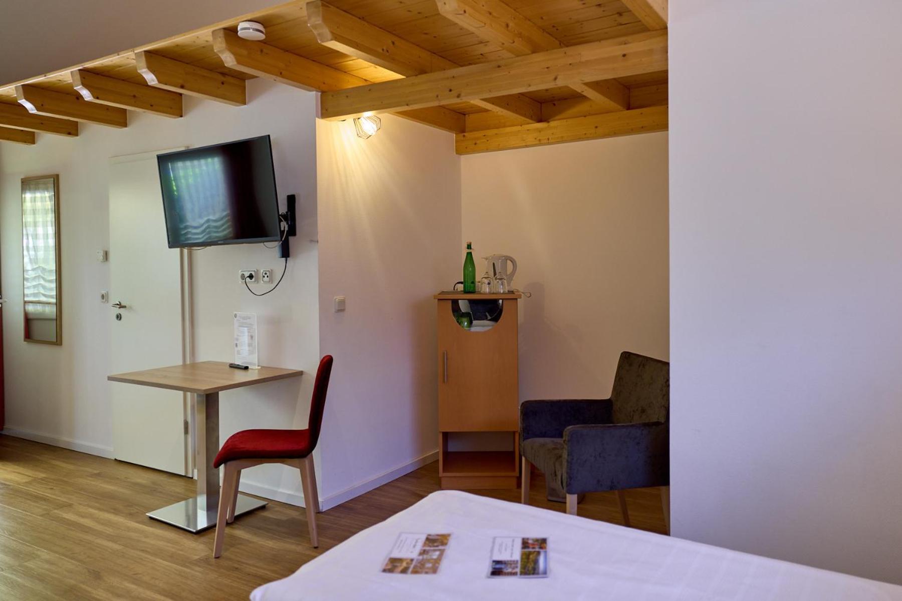 Hotel Moselhotel Weinhaus Simon 'sauna'restaurant'eladesaeule Wintrich