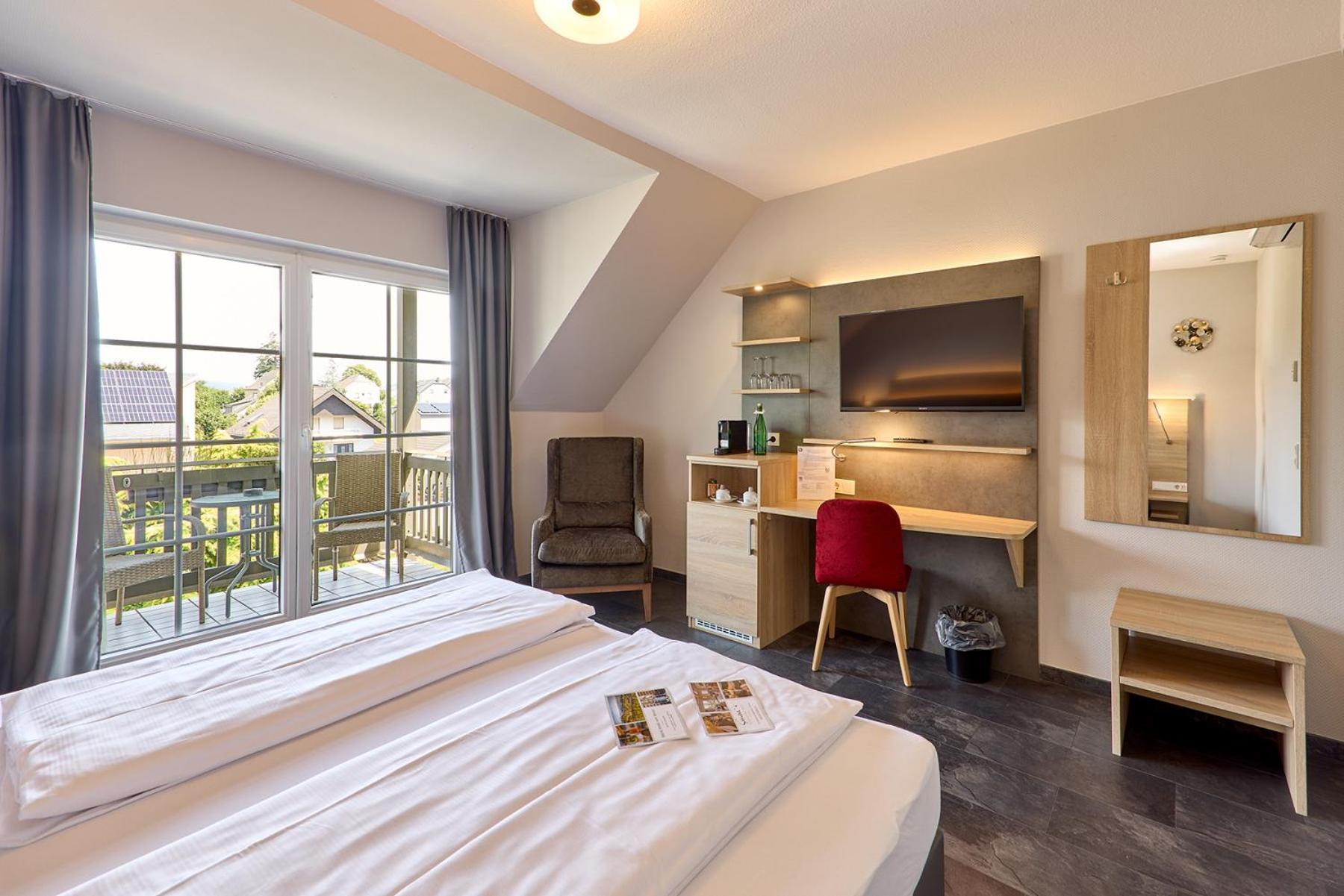 Moselhotel Weinhaus Simon 'sauna'restaurant'eladesaeule 3* Wintrich
